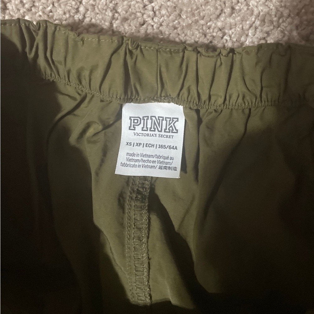 Victoria secrets Pink light weight wind pants size XS - Picture 2 of 5